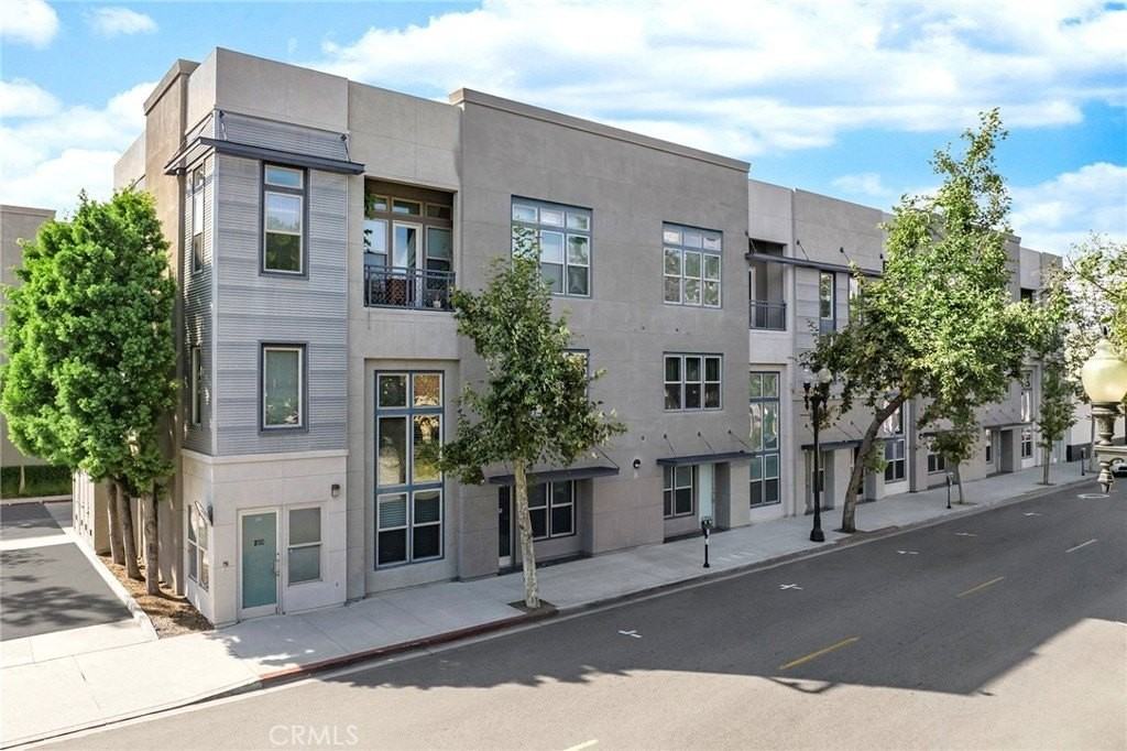 210 N Spurgeon St - Photo 2 of 48