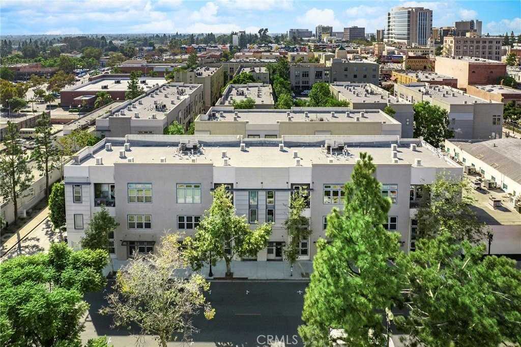 210 N Spurgeon St - Photo 6 of 48