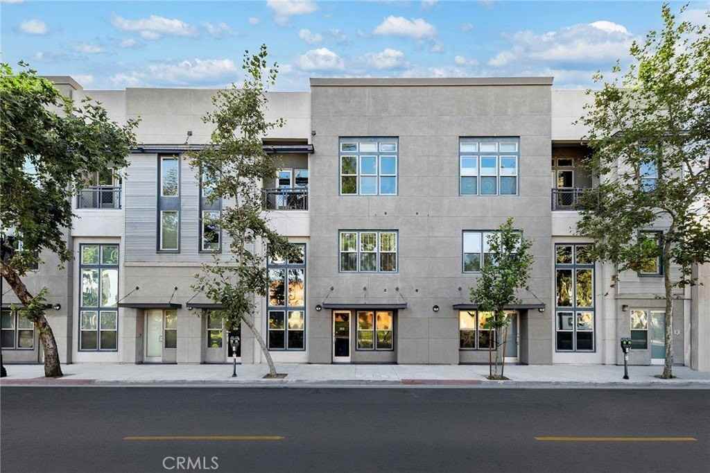 210 N Spurgeon St - Photo 7 of 48