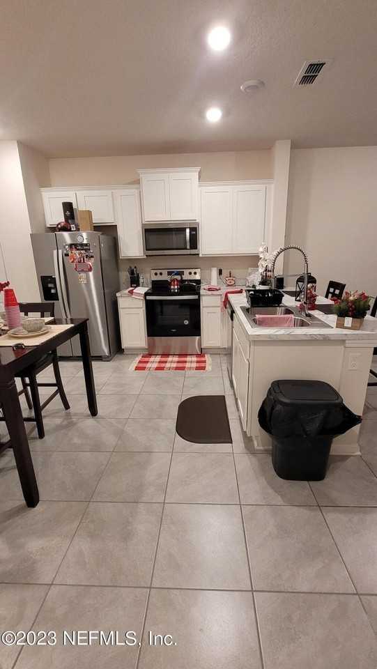 915 Capitol Pkwy - Photo 4 of 13