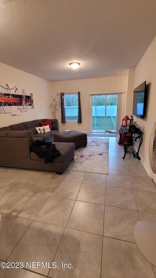 915 Capitol Pkwy - Photo 7 of 13