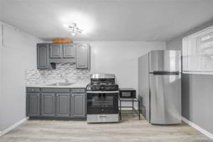 featured image of 1318 E 58th St #1