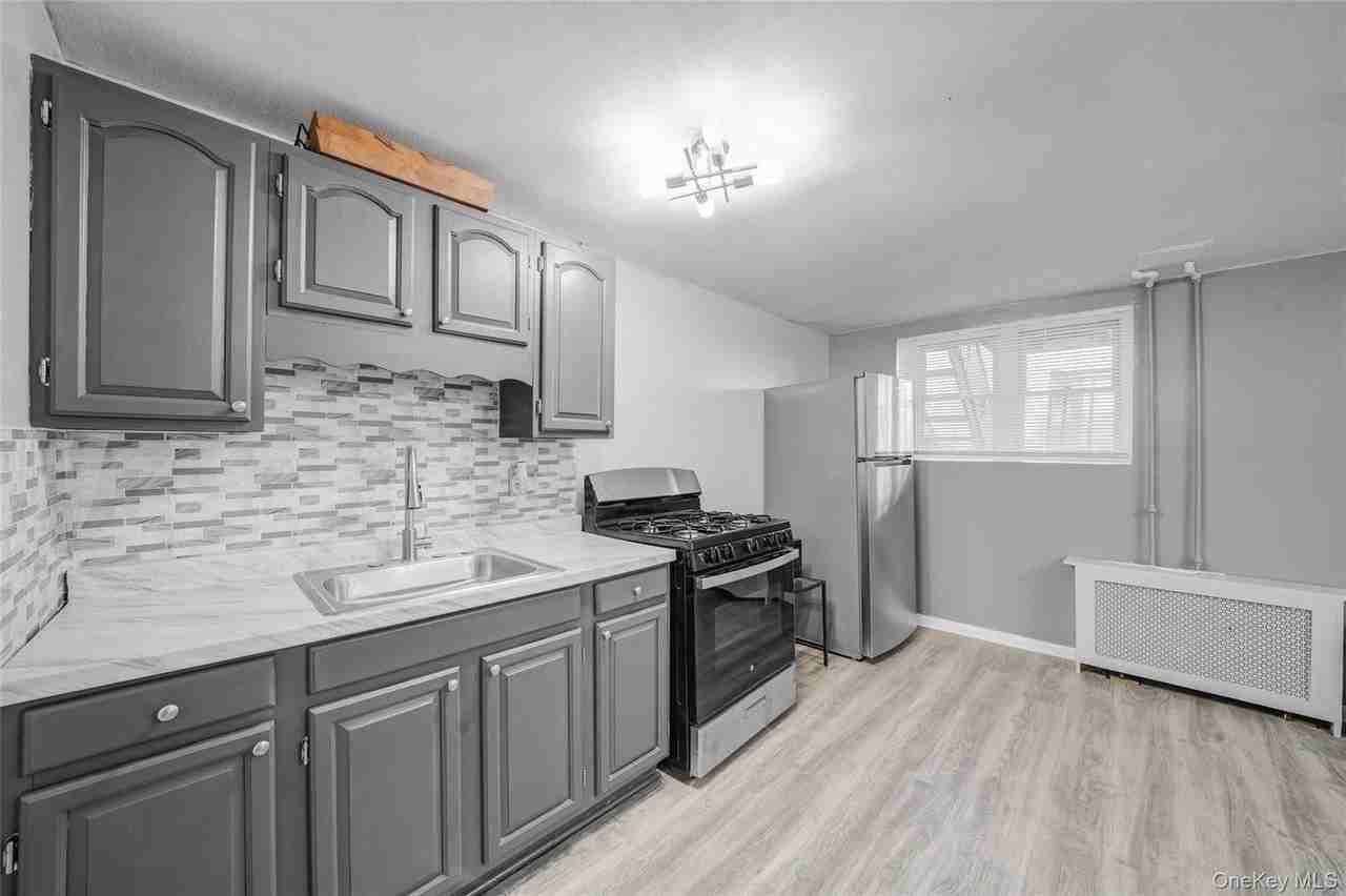 1318 E 58th St #1 - Photo 6 of 11