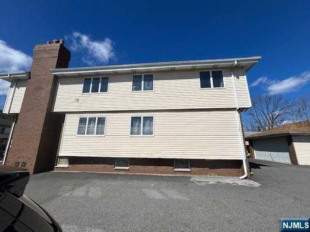 1-09 27th St - Photo 4 of 23