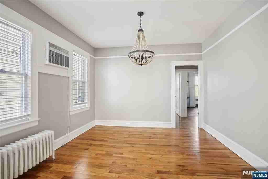 105 Livingston Ave - Photo 5 of 13