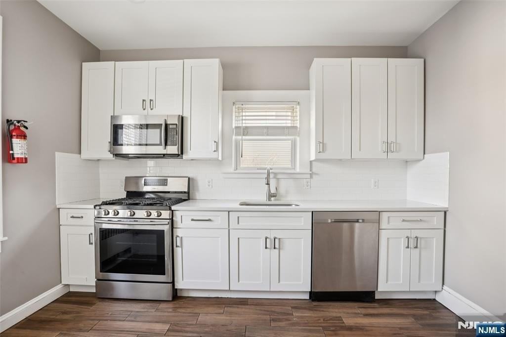 105 Livingston Ave - Photo 7 of 13