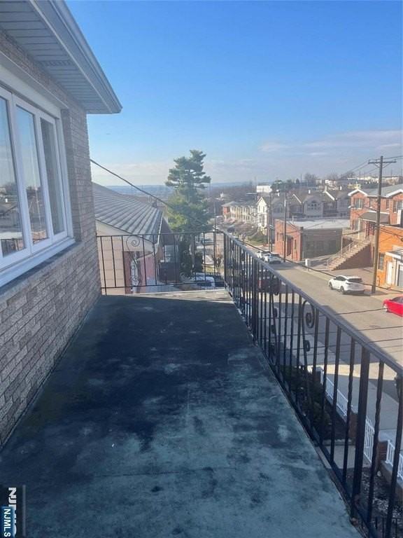 370 Henry St Apt 2 - Photo 3 of 18