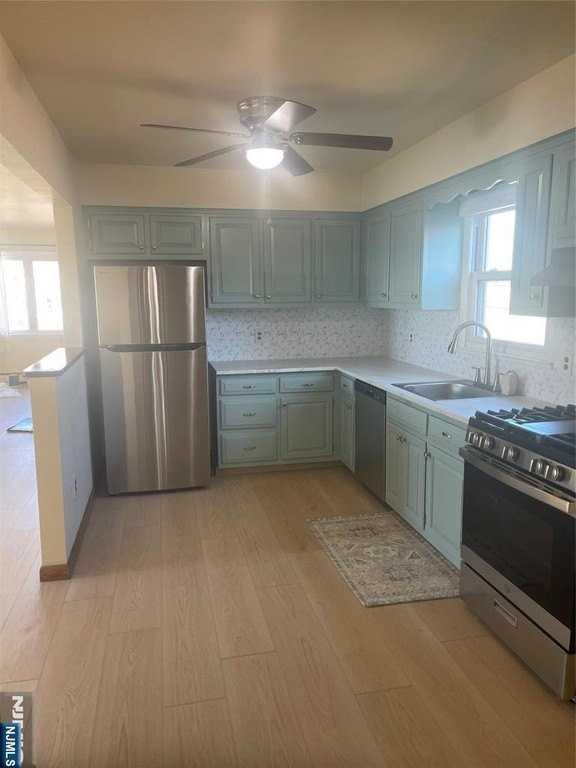 370 Henry St Apt 2 - Photo 4 of 18