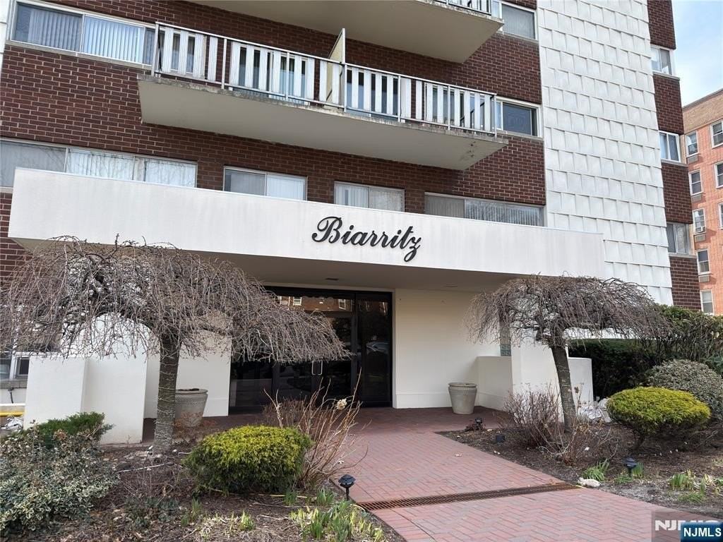 2180 Center Ave Apt 1f - Photo 3 of 17