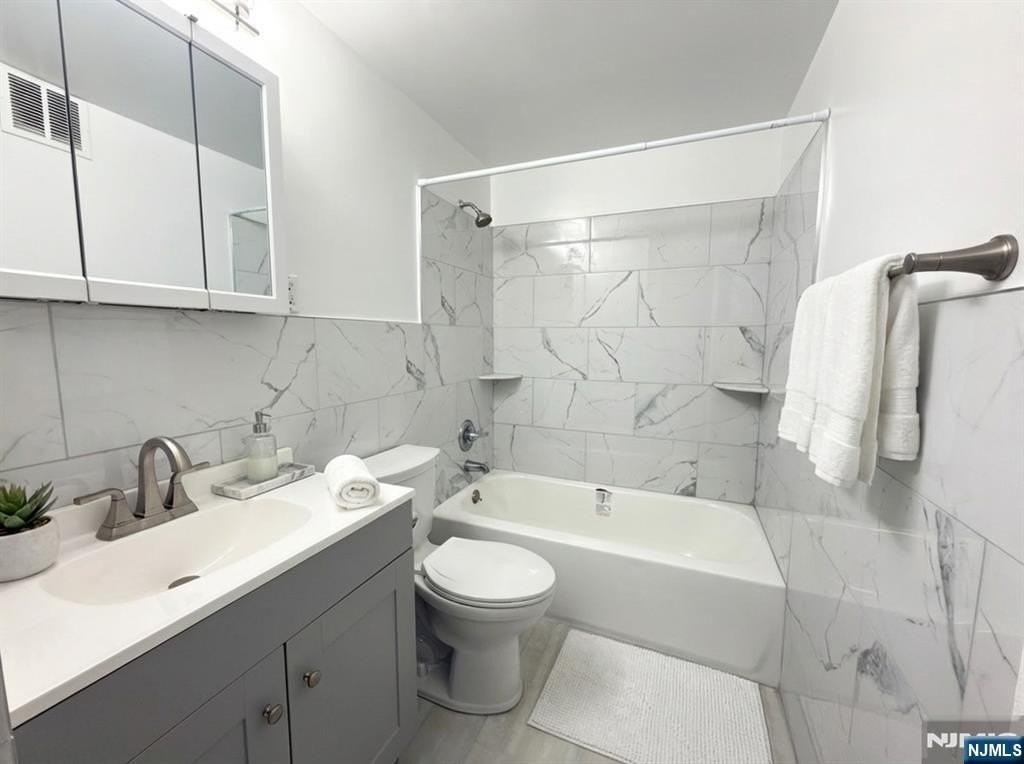 2180 Center Ave Apt 1f - Photo 4 of 17