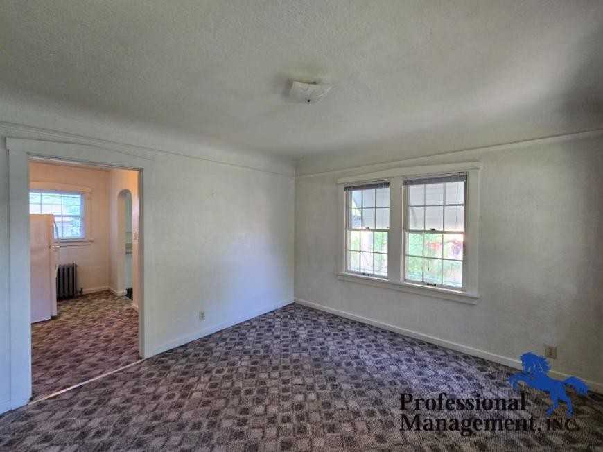 318 Yellowstone Ave - Photo 3 of 7