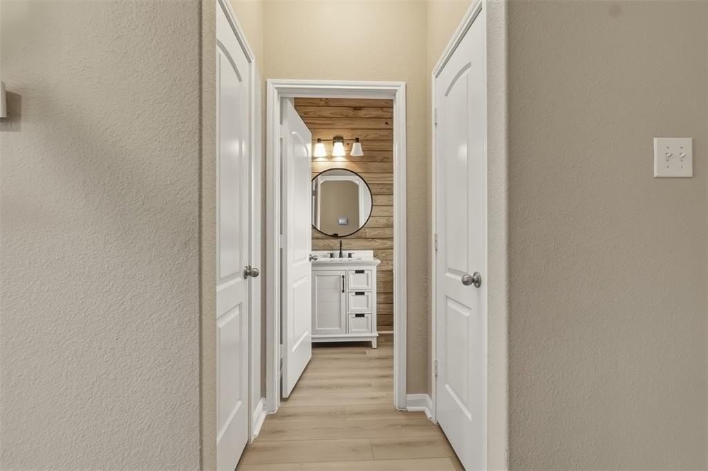 5015 Royal Springs Dr - Photo 5 of 19