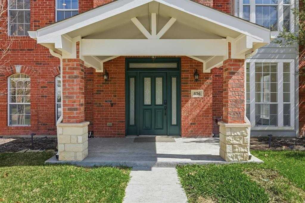 836 Lakeview Ct - Photo 4 of 33