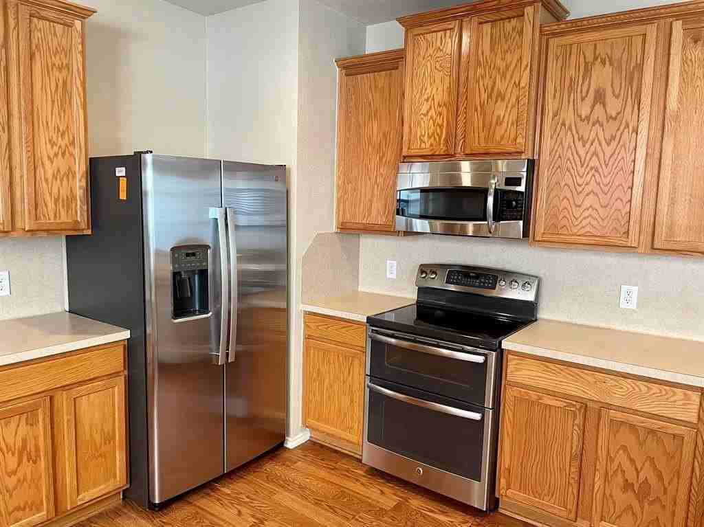 1213 Golden Eagle Ct - Photo 3 of 28