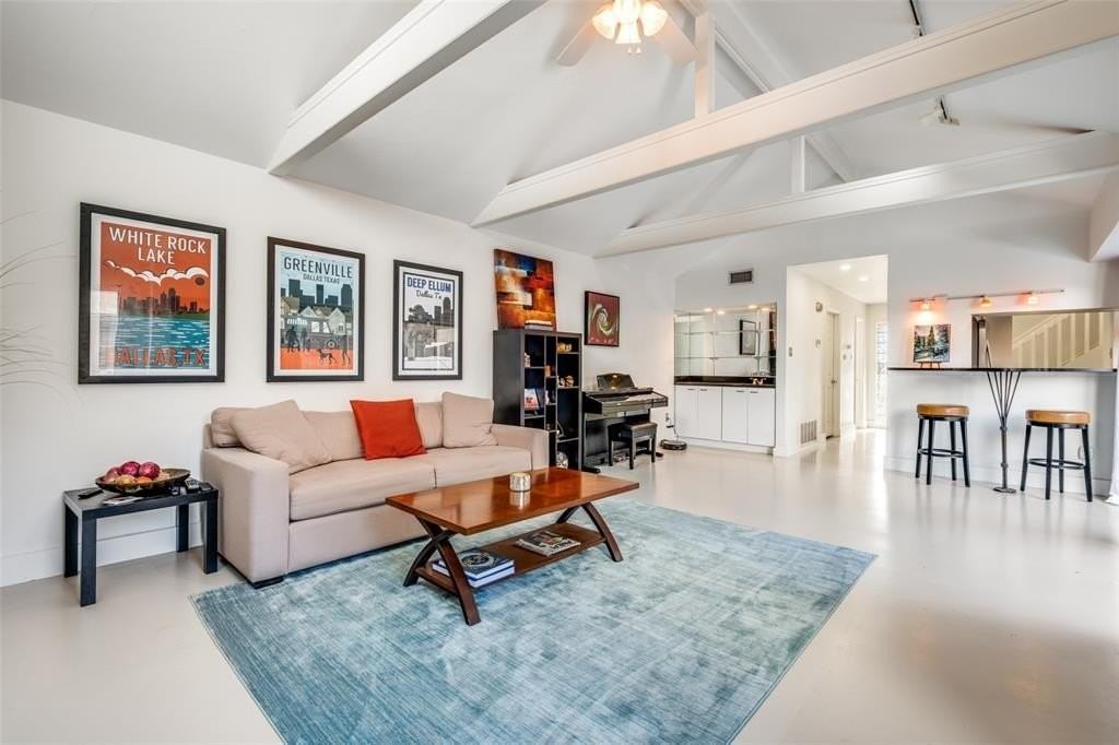 2852 Lee St - Photo 6 of 25