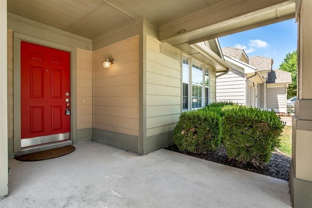 9721 Meadow Rue Dr - Photo 4 of 36