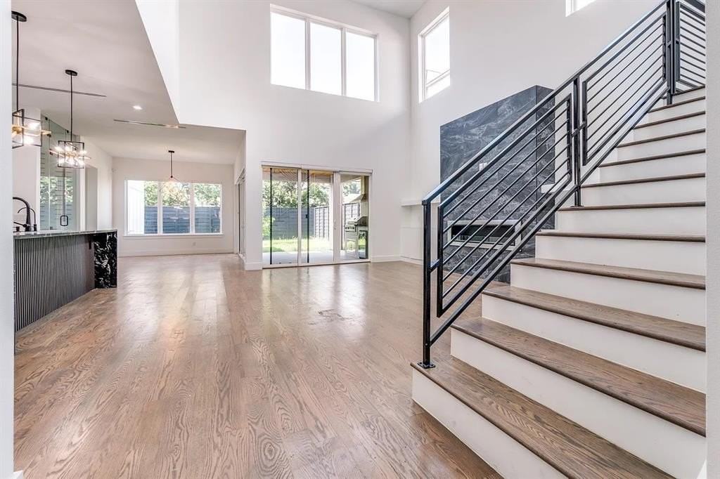 4707 Cowan Ave - Photo 3 of 13