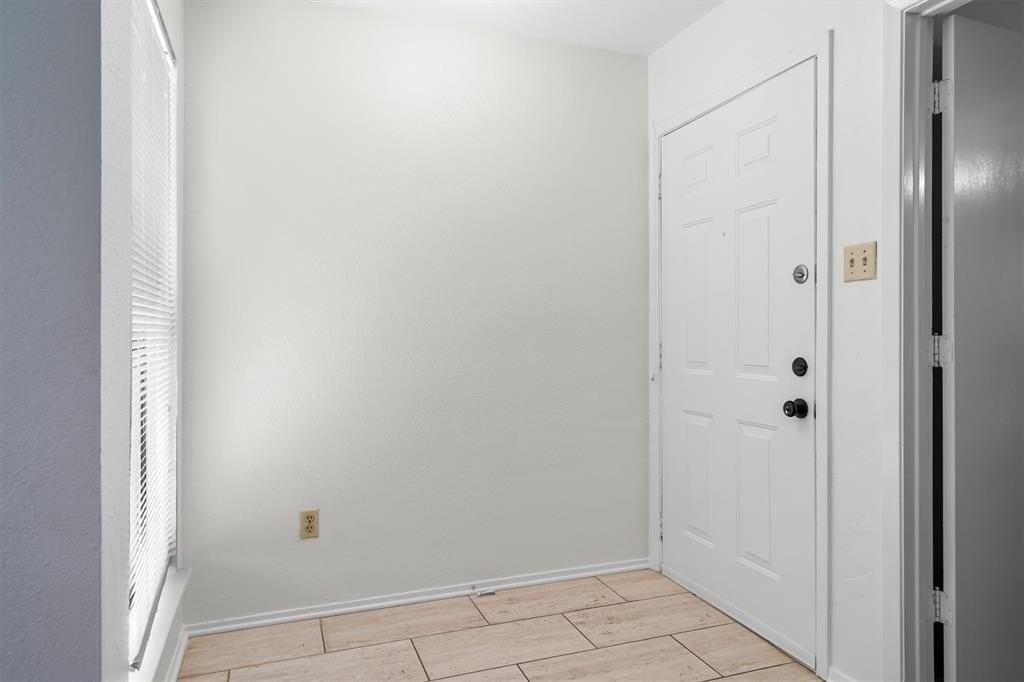 710 Michol St - Photo 4 of 25