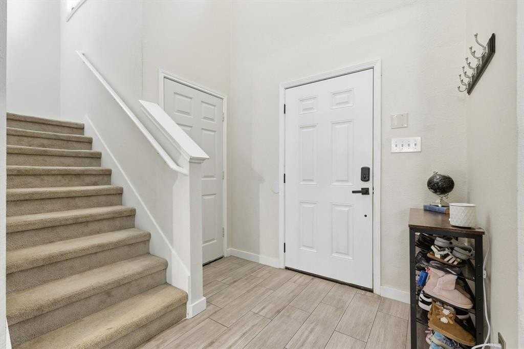 14820 Ledgeview Ct - Photo 4 of 31