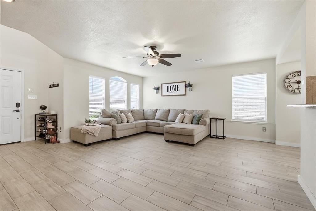 14820 Ledgeview Ct - Photo 6 of 31