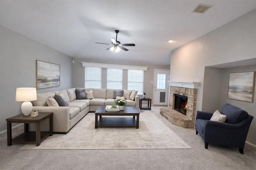 1110 Manassas Dr - Photo 4 of 28