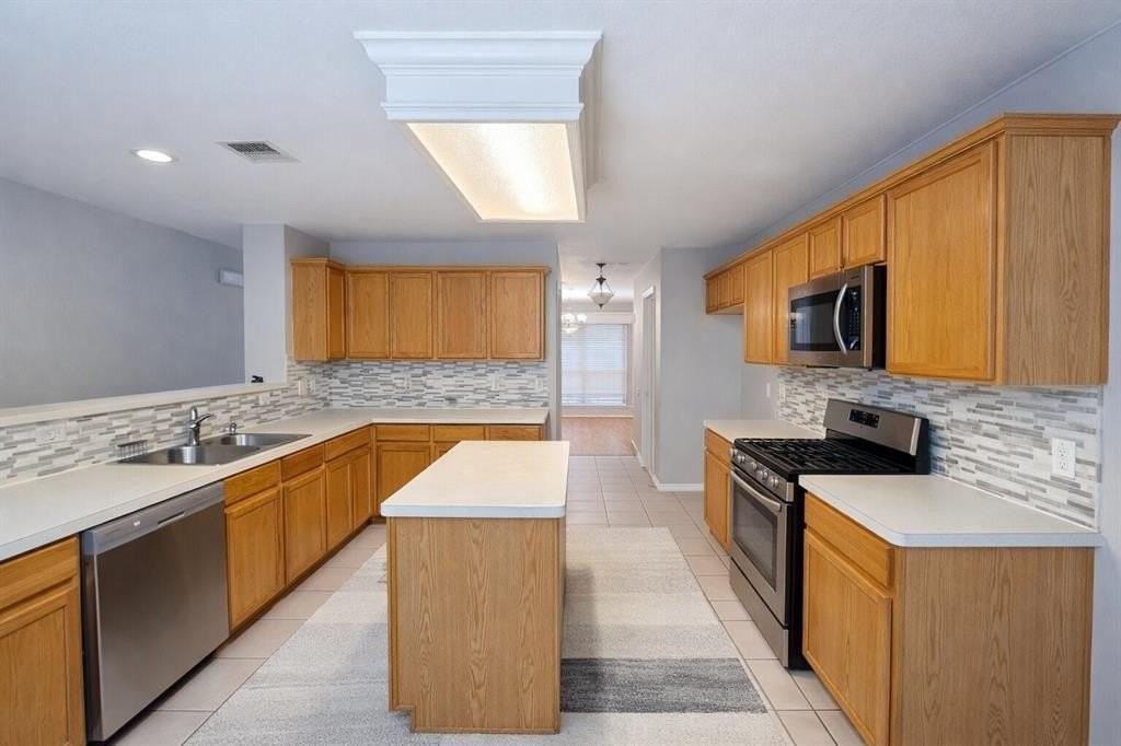 1110 Manassas Dr - Photo 6 of 28