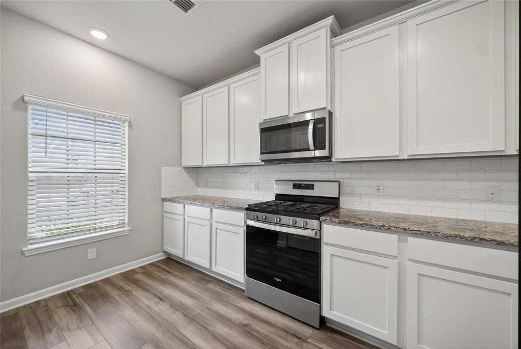 2120 Dakota Dr - Photo 3 of 15