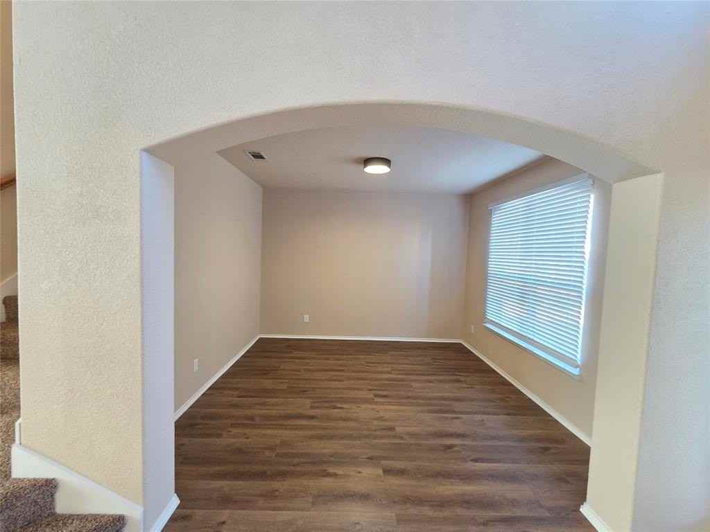 7720 Labrador Dr - Photo 4 of 40