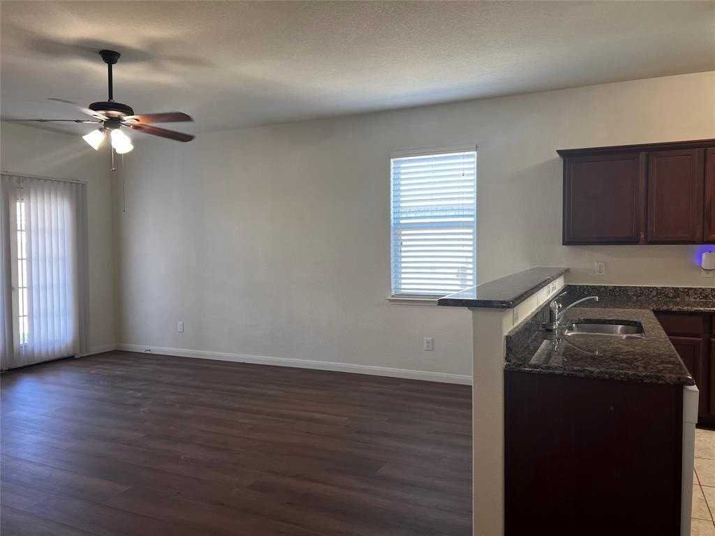 208 Cottonwood Dr - Photo 4 of 32