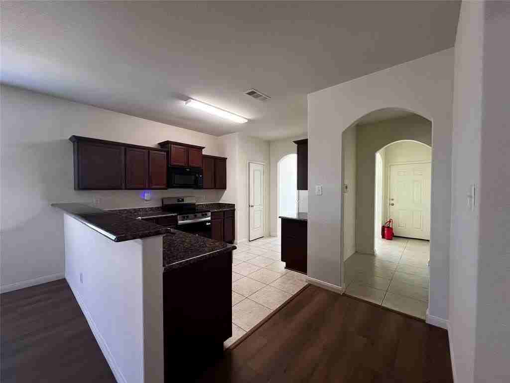 208 Cottonwood Dr - Photo 6 of 32