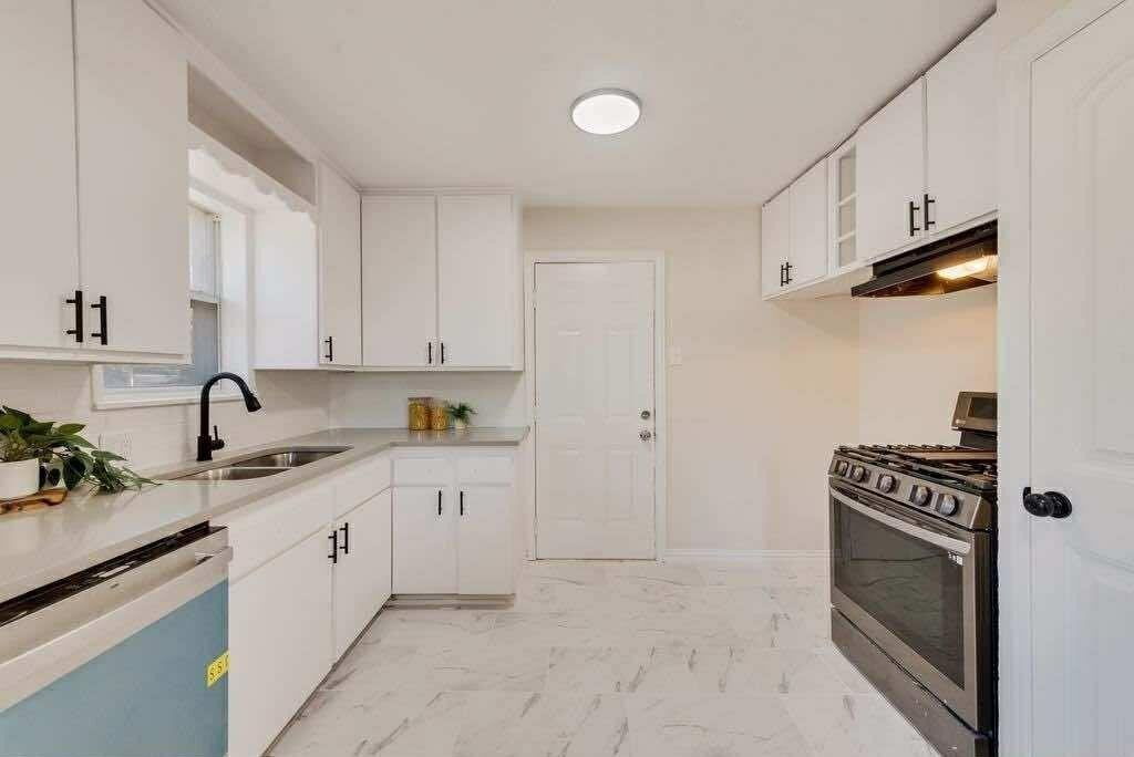 1802 Gus Thomasson Rd - Photo 4 of 16