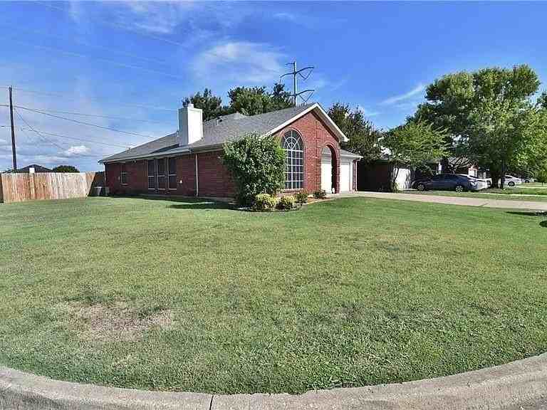 6323 Brookbriar Ct - Photo 3 of 36