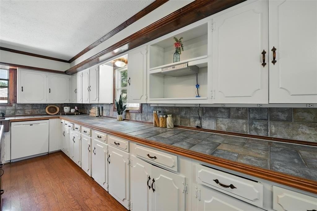 1323 Dublin St - Photo 4 of 16
