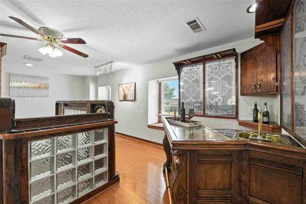 1323 Dublin St - Photo 5 of 16