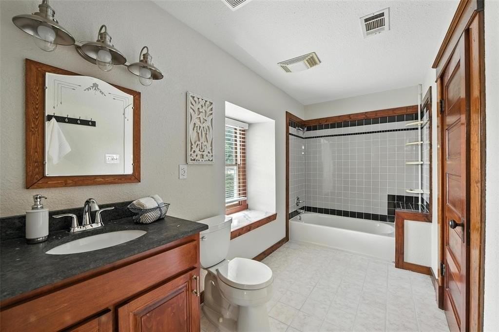 1323 Dublin St - Photo 6 of 16