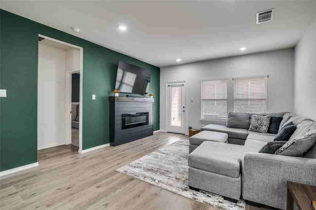 808 Country Rd - Photo 2 of 3