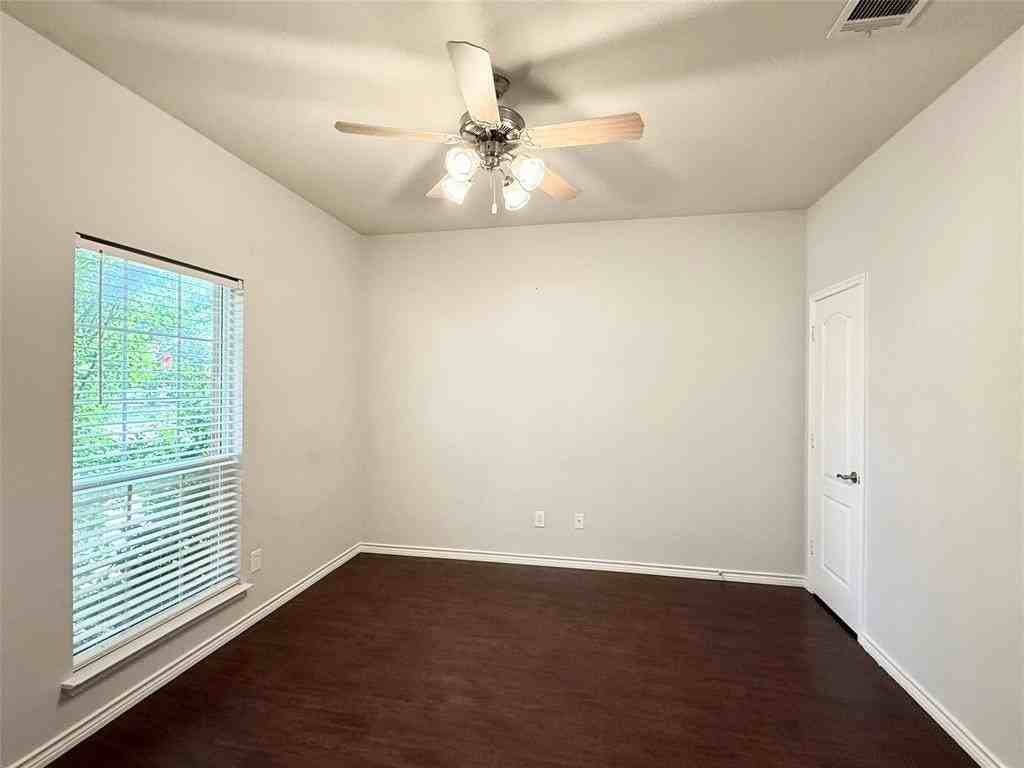 13690 Valencia Dr - Photo 3 of 27