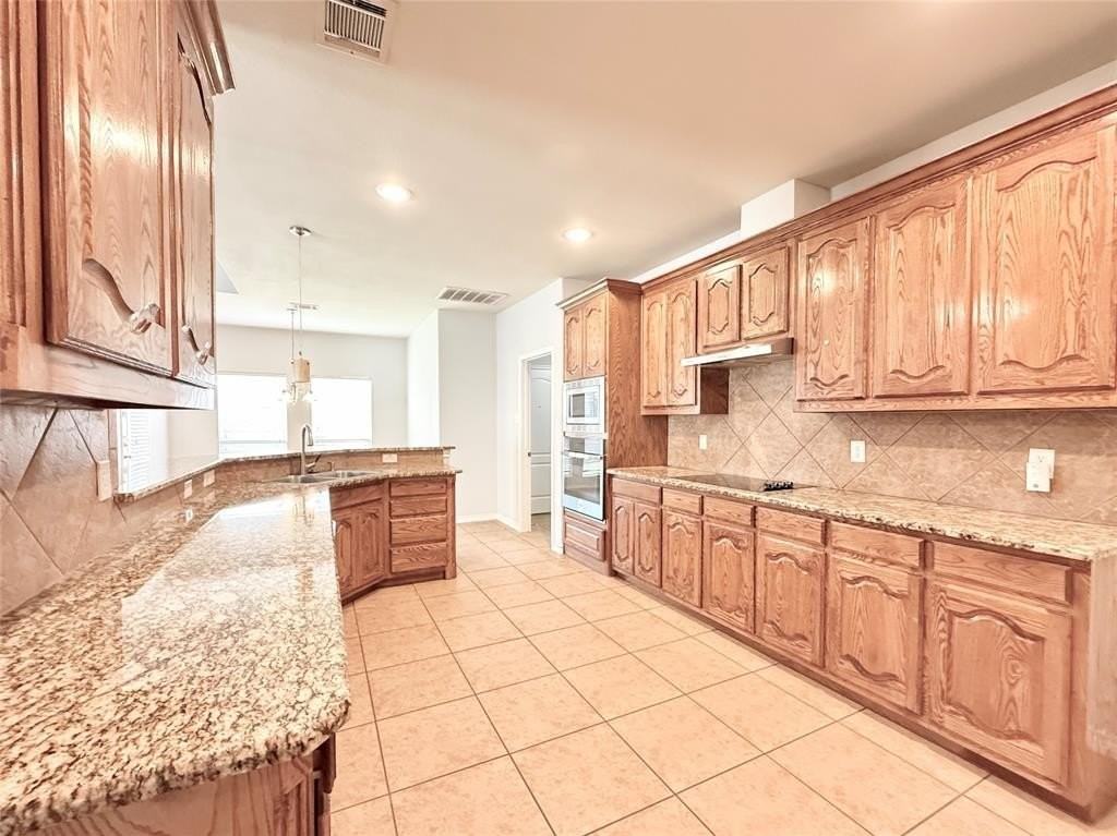 13690 Valencia Dr - Photo 6 of 27