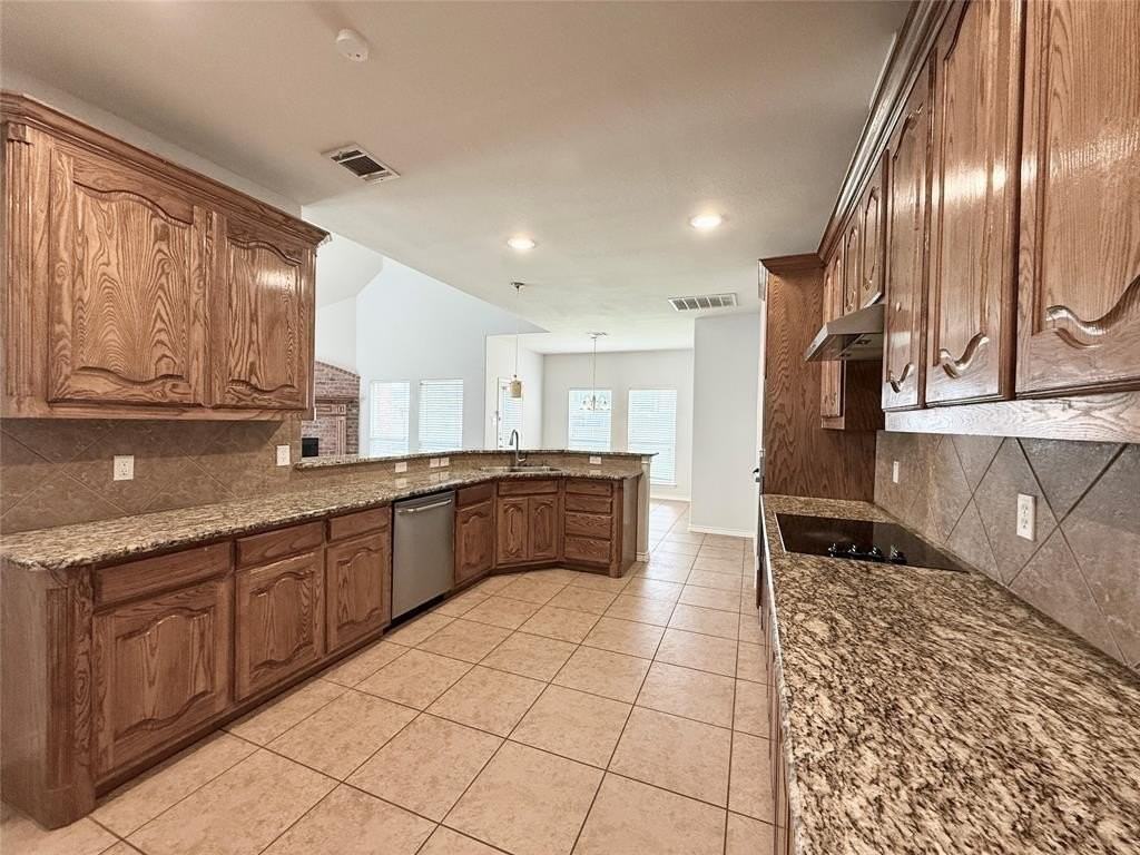 13690 Valencia Dr - Photo 7 of 27