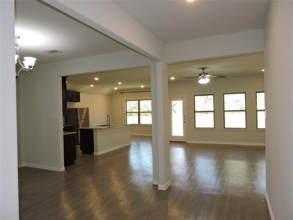 2100 Penn St - Photo 4 of 21