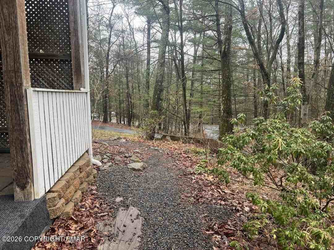 370 Andrew Cir - Photo 3 of 15