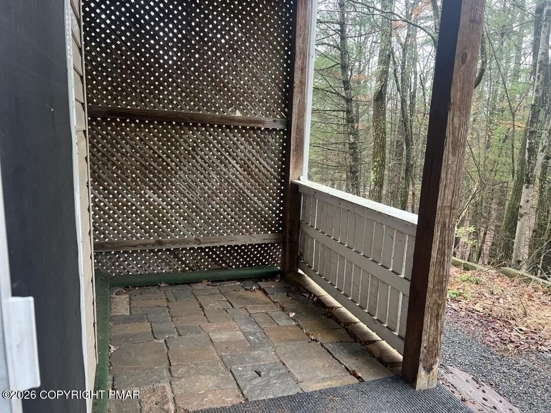 370 Andrew Cir - Photo 4 of 15