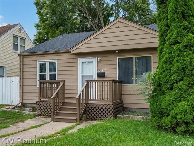 23628 Carlington St - Photo 2 of 20