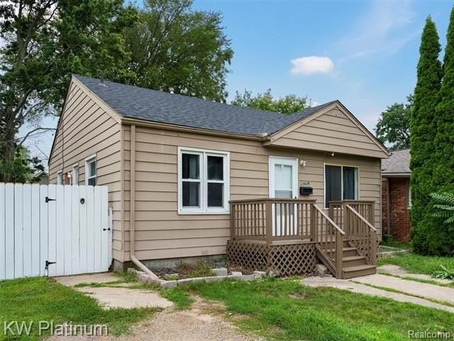23628 Carlington St - Photo 3 of 20