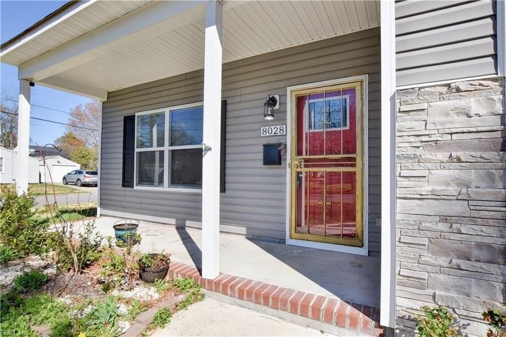 8028 Glade Rd - Photo 5 of 45