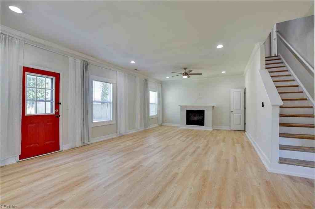 8028 Glade Rd - Photo 7 of 45