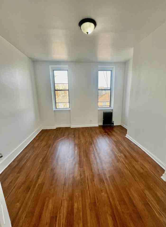 1395 Greene Ave Apt 3l - Photo 2 of 16