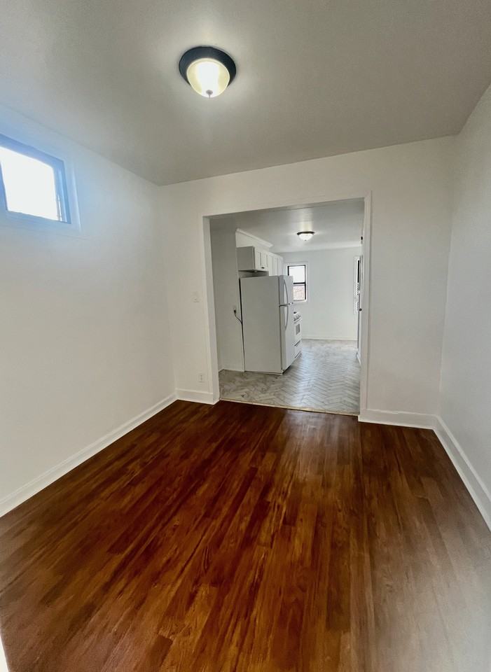 1395 Greene Ave Apt 3l - Photo 7 of 16