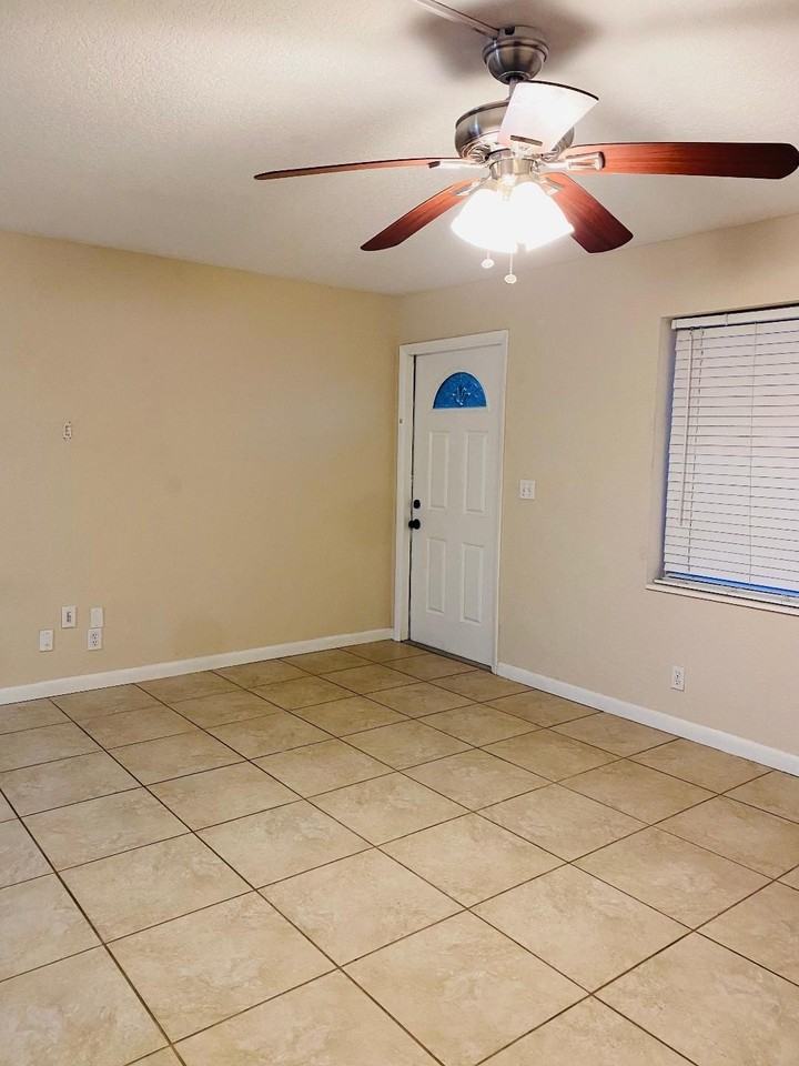 124 Yacht Club Dr Apt 6 - Photo 3 of 6