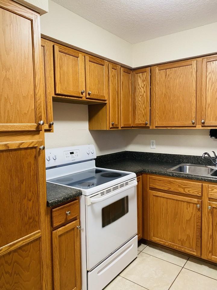 124 Yacht Club Dr Apt 6 - Photo 4 of 6